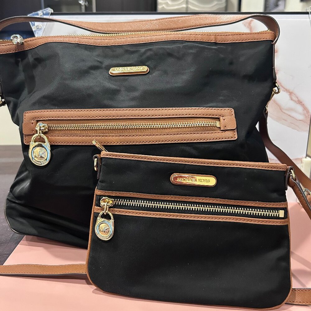 Michael Kors Bag with matching wristlet